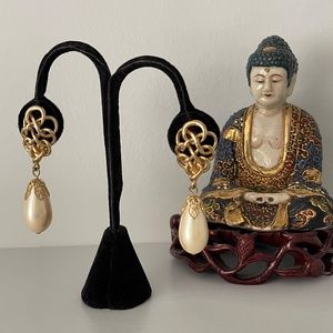 Gorgeous Erwin Pearl (1980s) Faux Pearl Earrings